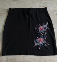 Kurzer Rock schwarz mit Blumen/Vogel Motiv Stretch-Material Thüringen - Sünna Vorschau