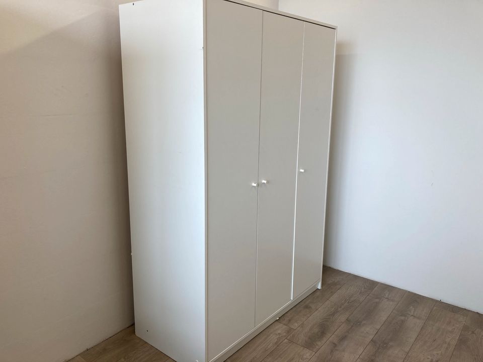 #A Ikea Kleiderschrank Kleppstad weiß 3 türig Türen 117 x 176 cm in Burgstädt