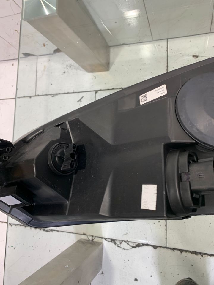 Scheinwerfer vorne rechts Ford Fiesta LED H1BB-13W029-CD in Remscheid