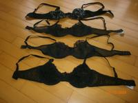 4 Büstenhalter 2x Triumph schwarz mit Spitze und Bügel Gr. 80 B Dortmund - Holzen Vorschau