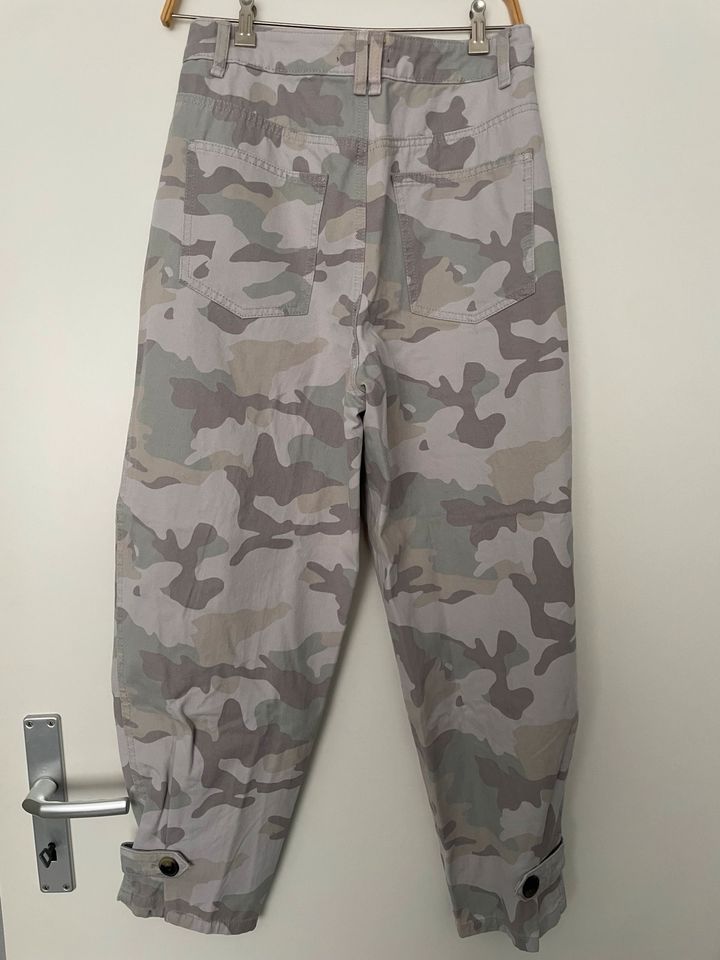 Camouflage Hose in Duisburg