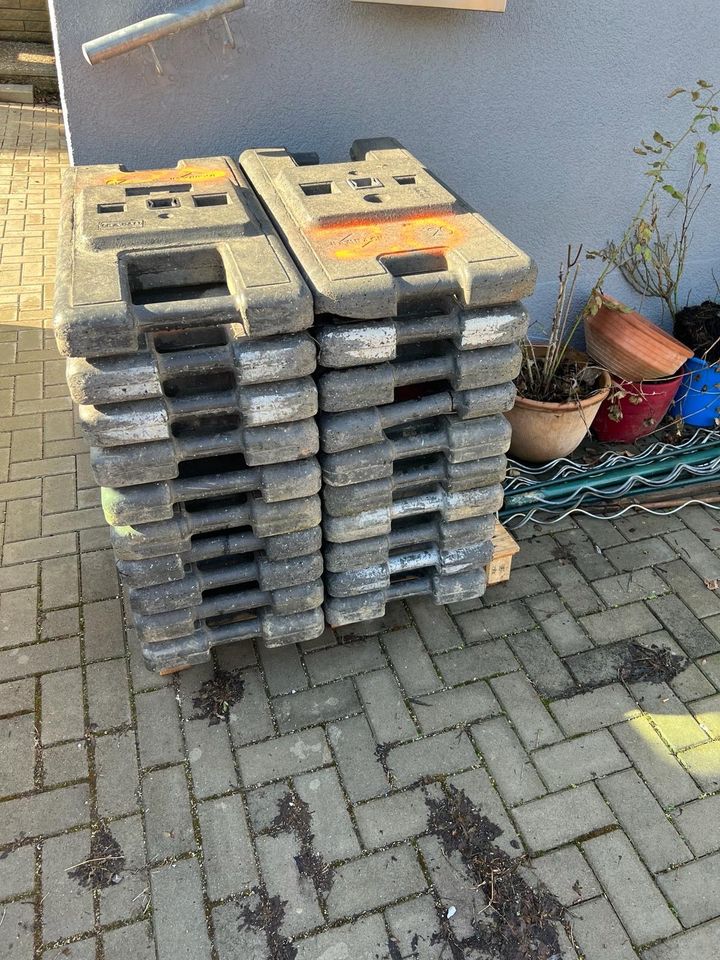 20 Fußplatten für Baustellensicherung (gebraucht) in Mötzingen