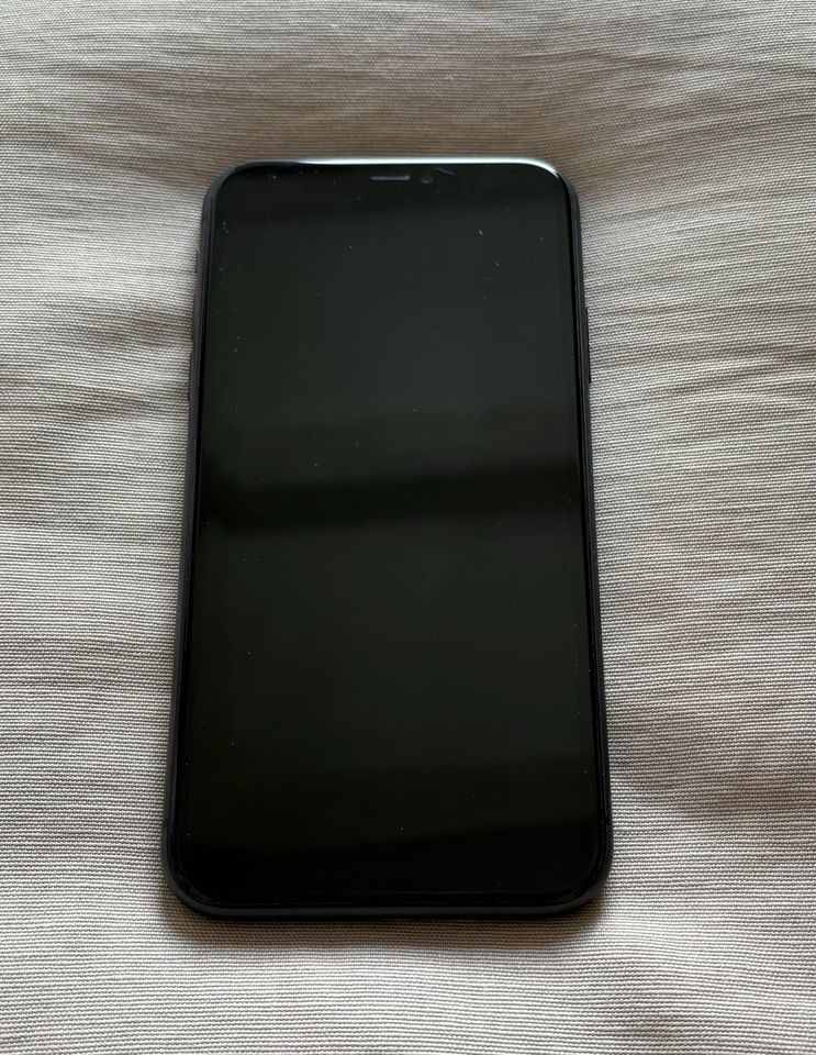 iPhone 11 128 GB schwarz Apple Hülle Spigen in Wachtberg