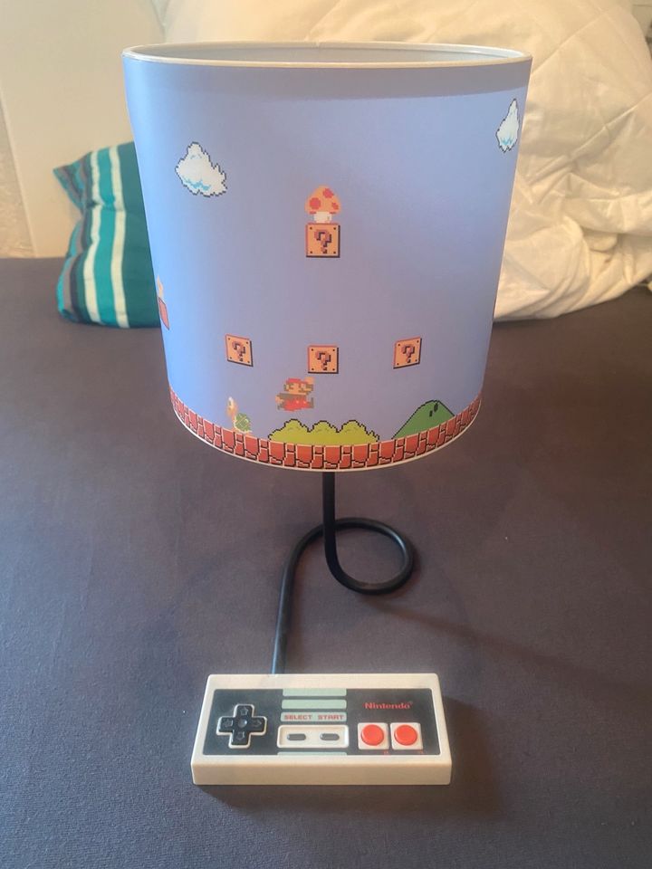 Super Mario NES Lampe neuwertig in Hiltenfingen
