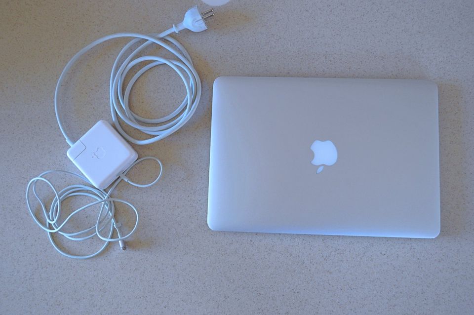 Apple Macbook Pro Mitte 2014 13 Zoll 128 GB, 8 GB Arbeitsspeicher in Hengersberg