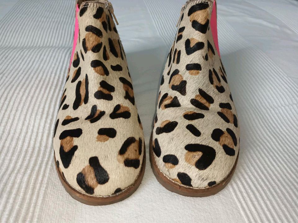 Mini Boden Chelsea Boots Lederschuhe Fell 36 Girls Leo Print in Gießen