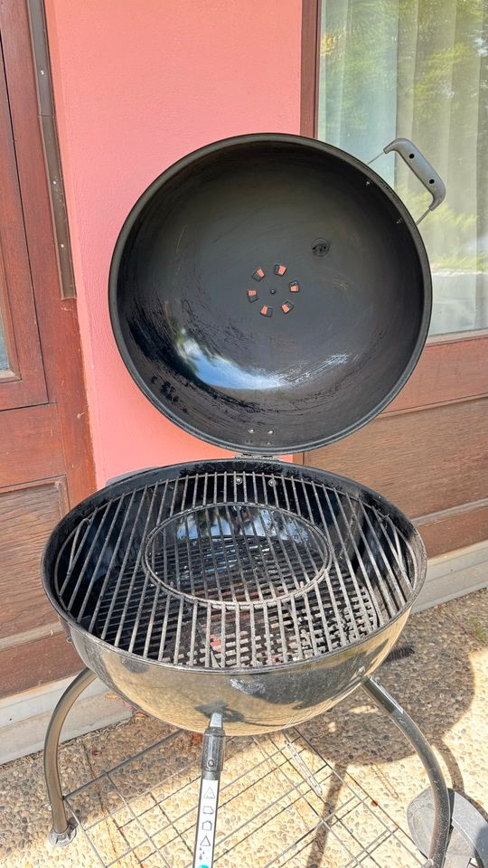 Großer BBQ-Grill für Geselligkeit und Genuss in Lahr (Schwarzwald)