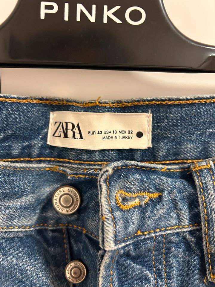 Zara Jeans Shorts kurze Hose in L/XL in Haar