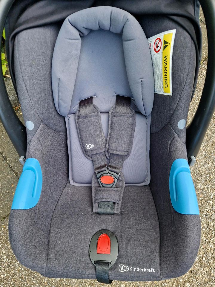 Autositz Autoschale Babyschale 0-13kg in Hanau