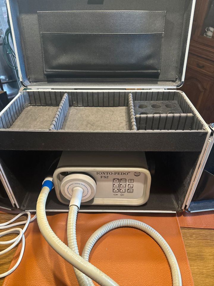 Mobiler Fußpflege Koffer mit Fußpflege Gerät und Sterilisator in Werne