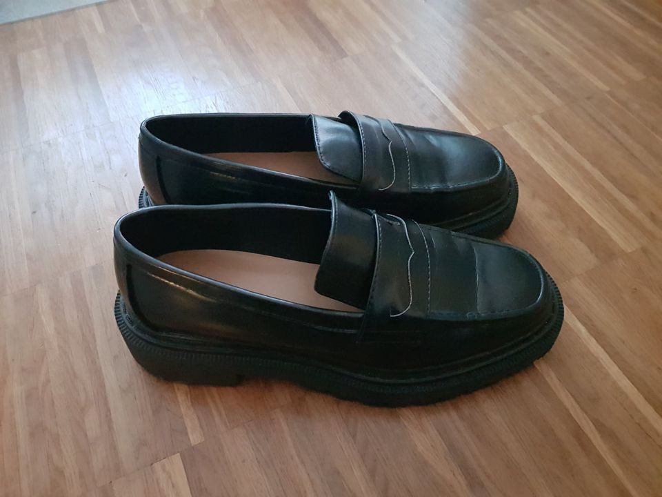 H&M Chunky Loafer Kunstlederschuhe - schwarz 39 in Karlsruhe