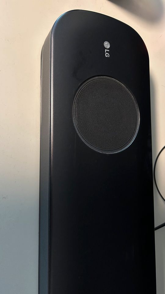 LG SJ9 Dolby Atmos Soundbar mit drahtlosem Subwoofer in Moers