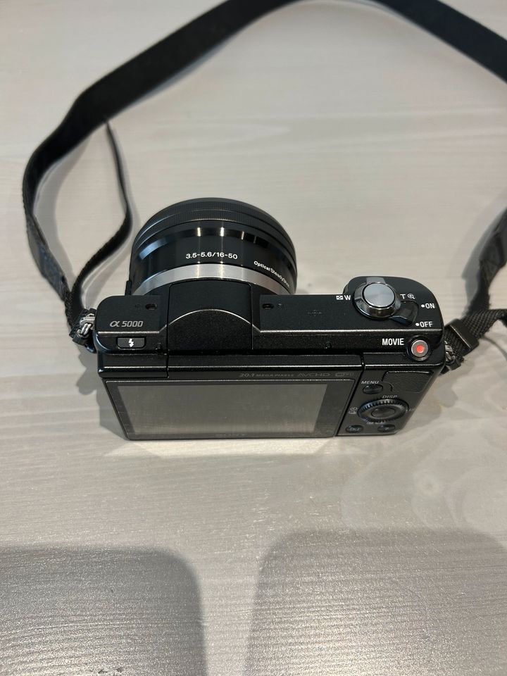 Sony Alpha 5000 Systemkamera schwarz inkl. Tasche in Heuchlingen