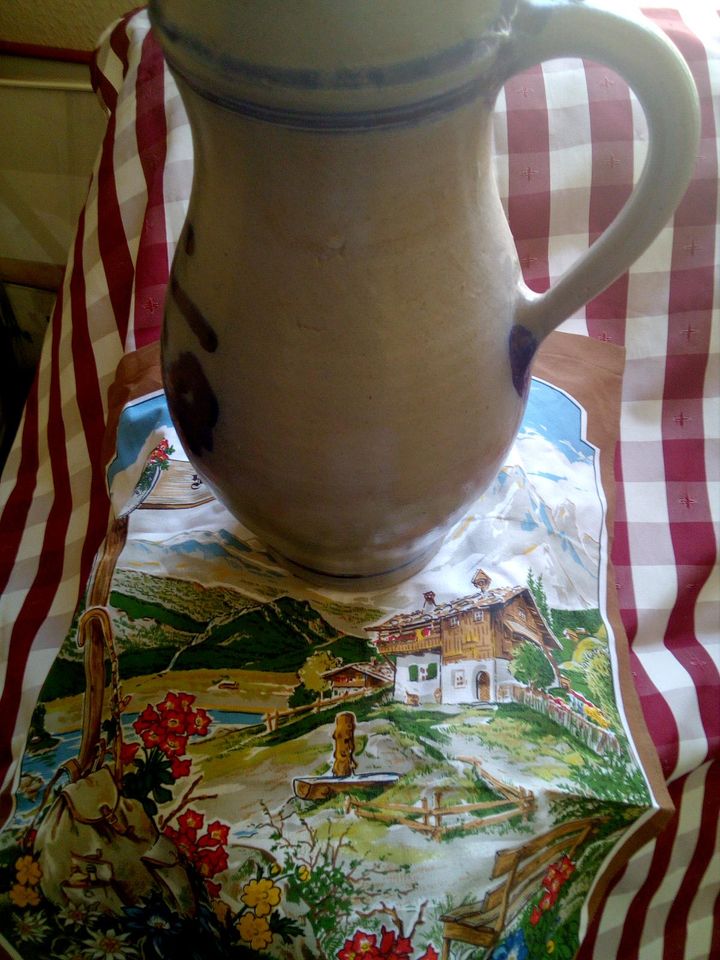 Selbst getöpferte Vase aus Ton aus einer Haushaltsauflösung in Husum