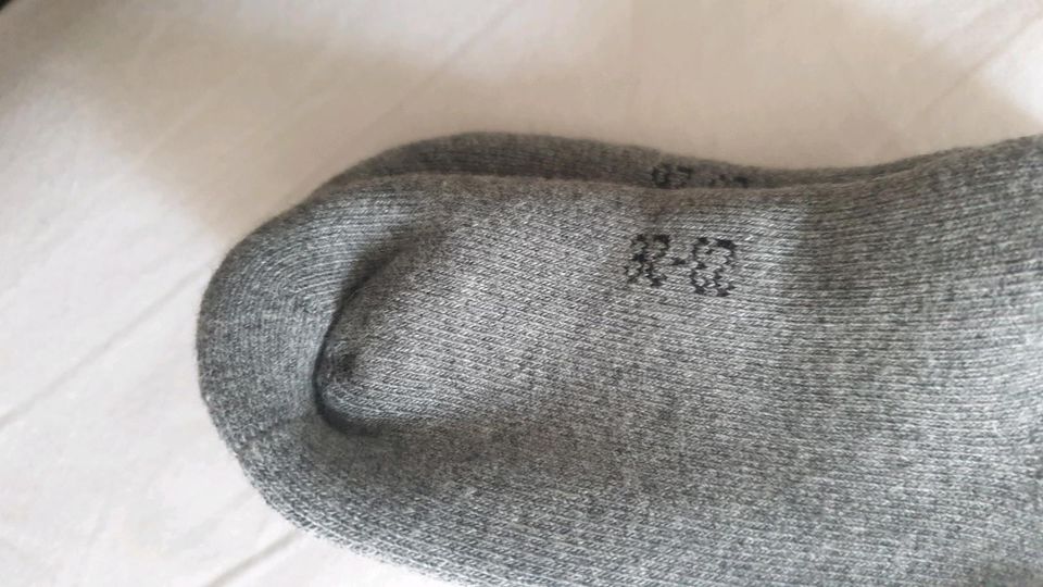 Socken lang 23-26 NEU in Berlin