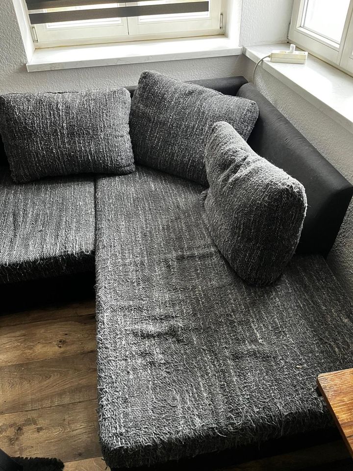 Sofa mit Schlaffunktion in Halle