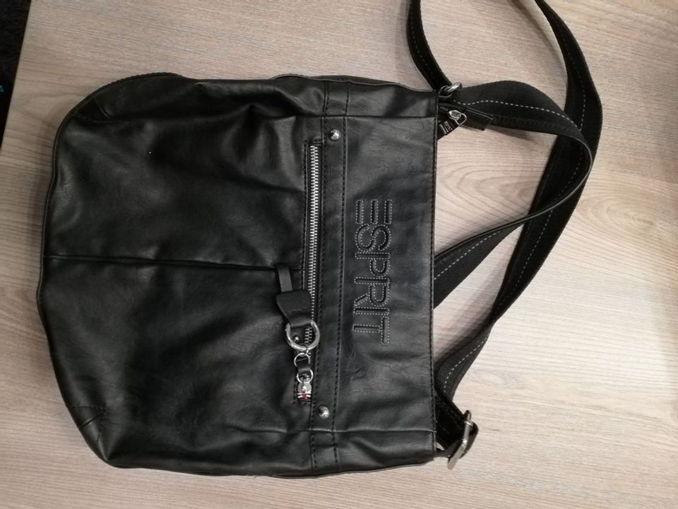 große schwarze Handtasche von ESPRIT in Lennestadt