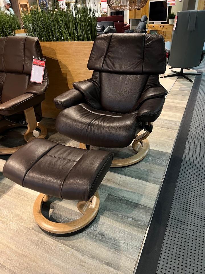Sessel mit Hocker „Reno L“ Classic von Stressless, leder Cori Br… in Nürnberg (Mittelfr)