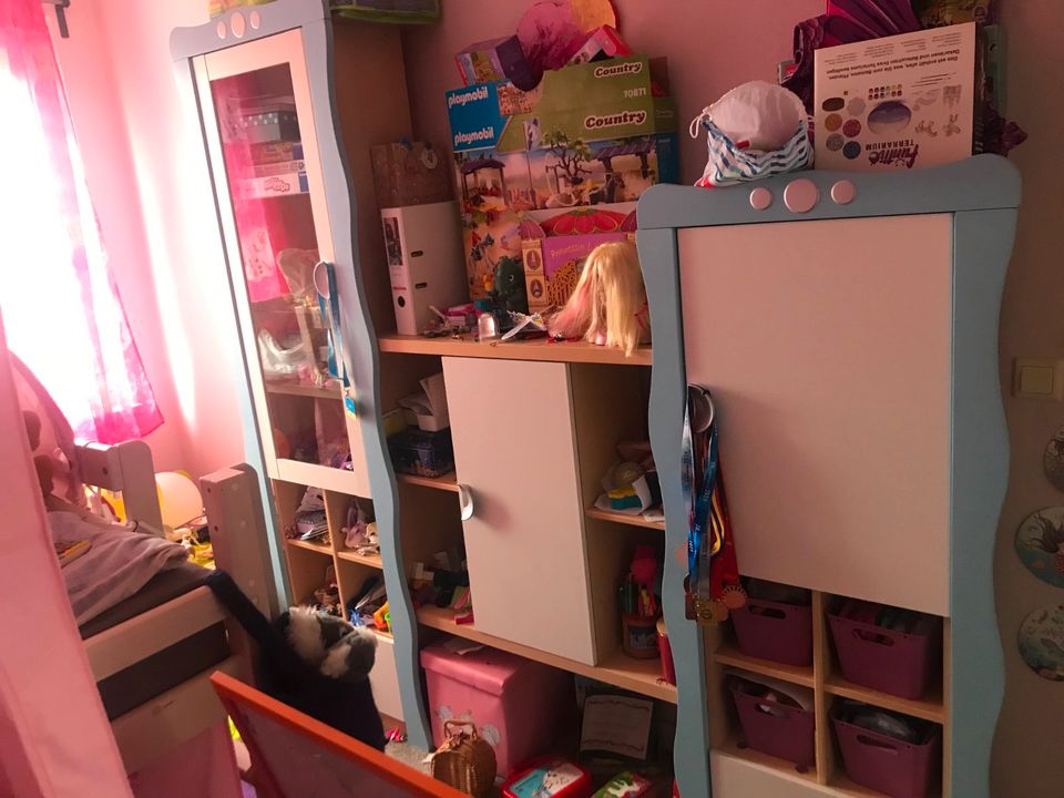 Kinderzimmer komplett inkl. Bett / Kleiderschrank + Anbauschrank in Leipzig