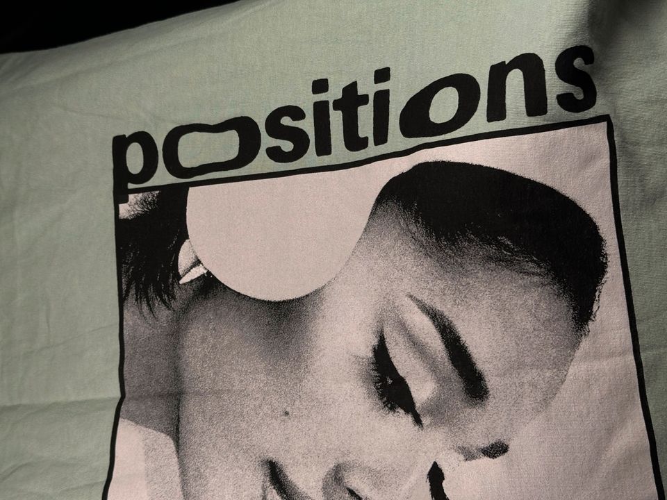 Ariana Grande Positions Photo II Longsleeve T-shirt, grün, Gr: L in Baunatal