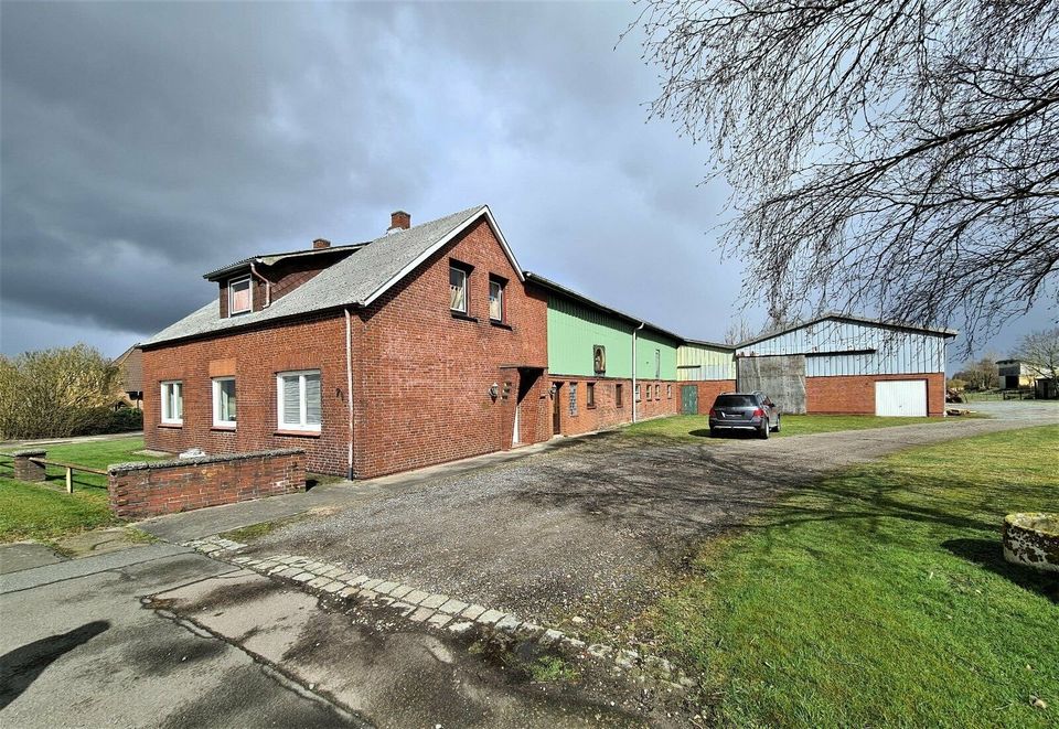 Resthof bei Heide in Holstein mit Baugrundstück und Weideflächen in Rehm-Flehde-Bargen