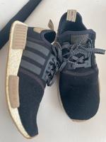 Adidas NMD R1 schwarz Damen Schuhe 39 1/3 Berlin - Reinickendorf Vorschau