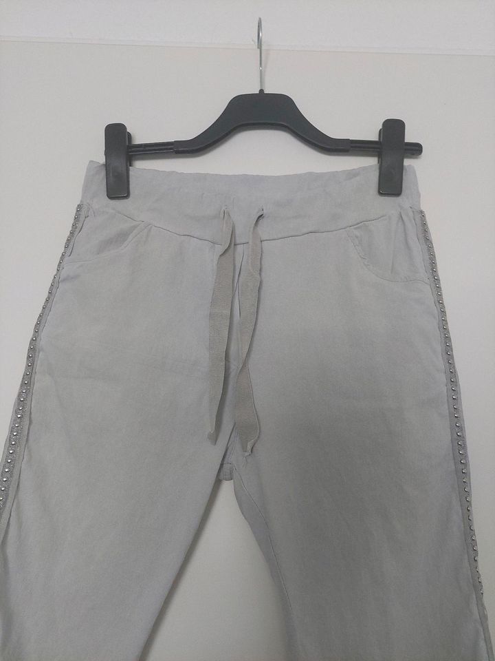 Hellgraue Caprihose ITALY Gr.36/38 NEUWERTIG in Obertshausen