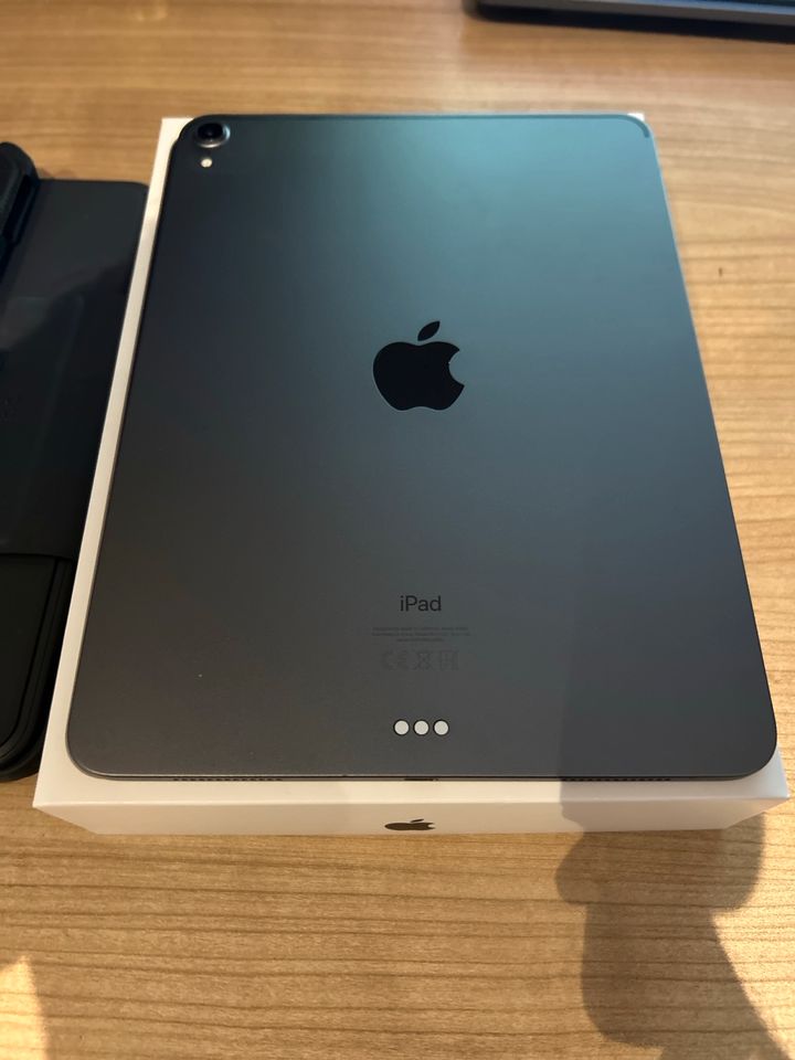 iPad Pro 11“ 2020 64GB space grey mit Apple Pencil, Tastatur in Riedenburg