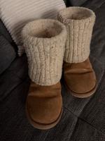 UGG Boots Damen m. Strick Umschlag Gr. 36/39 Essen - Essen-Werden Vorschau