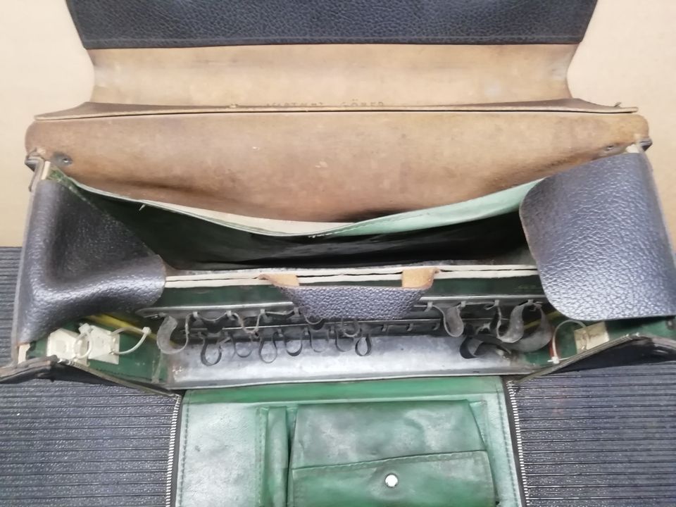 Werkzeug-Koffer Rind-Leder „Parat“ in Bremen