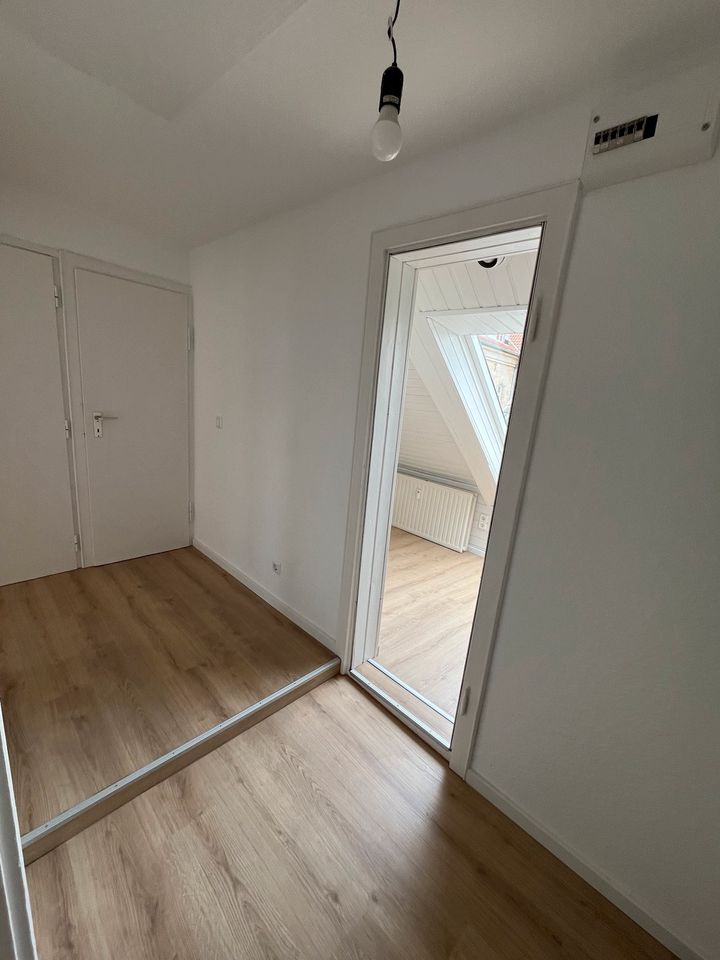 Erstbezug nach Renovierung: attraktive 2,5 Zimmer Wohnung im DG in Helmstedt