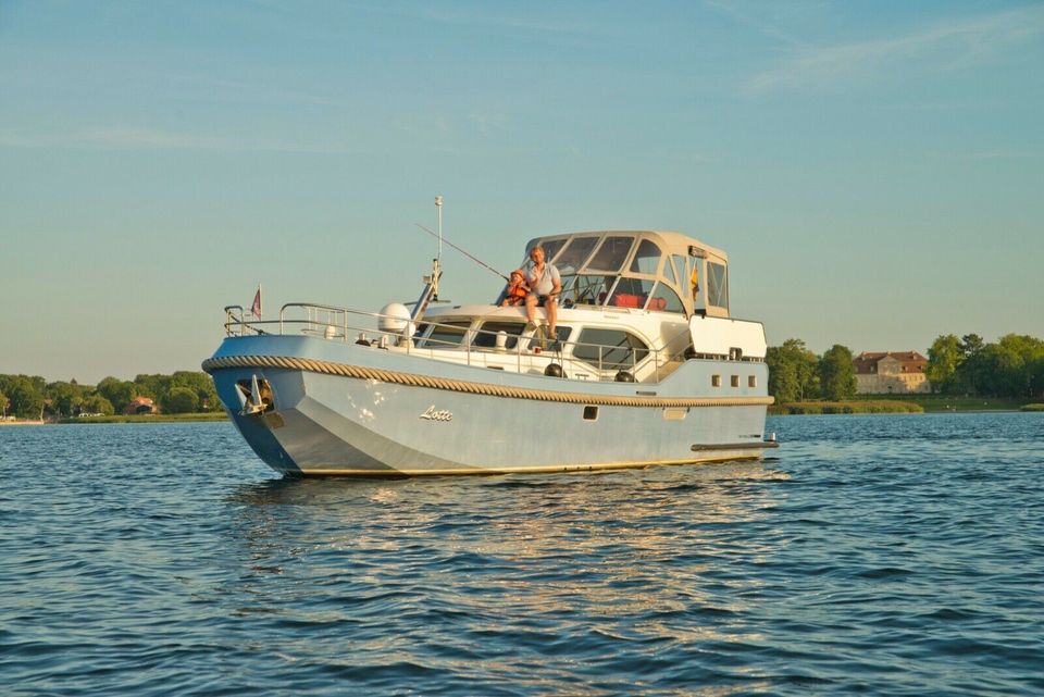 Die Peene im Sommer mit dem Boot entdecken bis Usedom in Waren (Müritz)