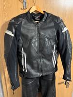 Vanucci Lederkombi 48 2-Teiler Zweiteiler Motorrad Schutzkleidung Nordrhein-Westfalen - Burbach Vorschau