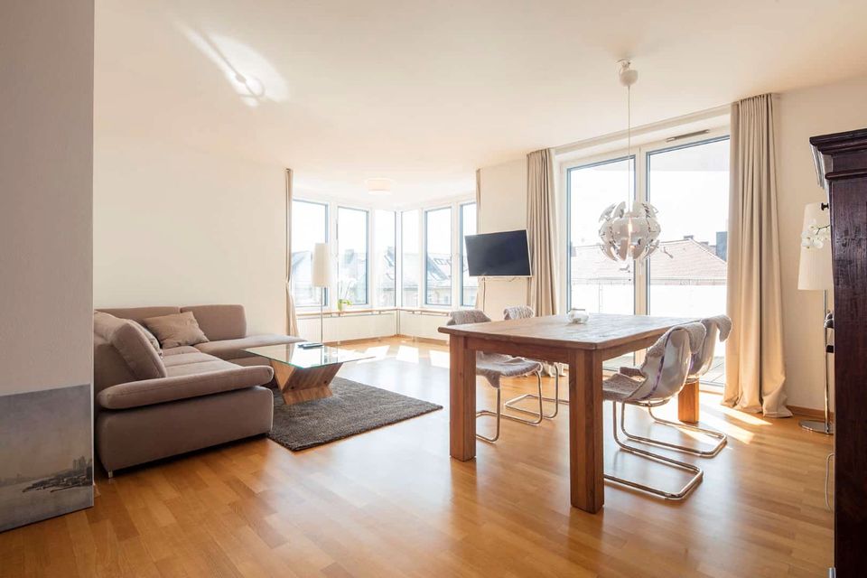 Charmantes, voll möbliertes 2-Zimmer-Apartment in München-Lehel mit Süd-West Balkon in München