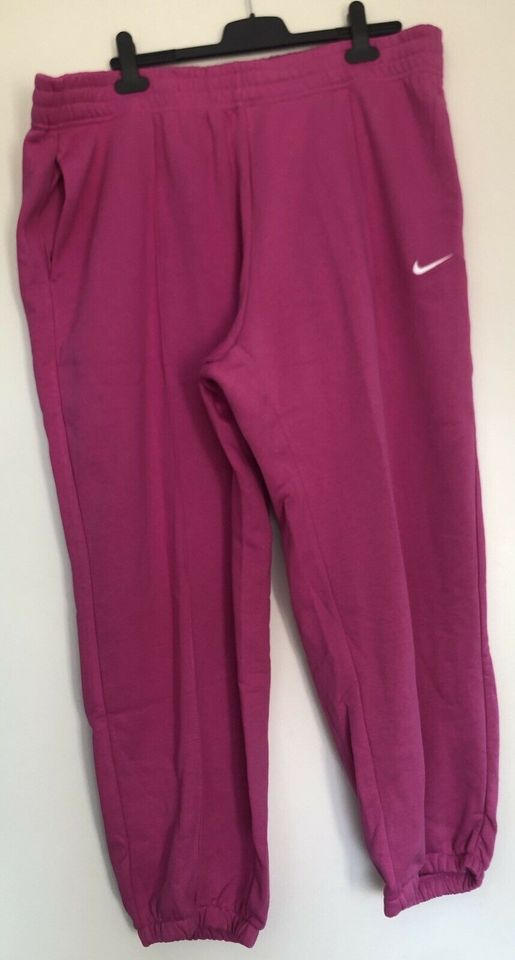 Nike Damen Hose Größe 2X, neu in Düsseldorf