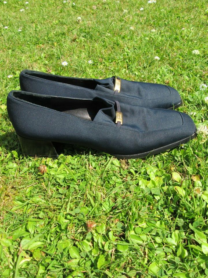 Bernd Berger Pumps 39 ½ Ledersohle Business Schuhe Dunkelblau in Jörl