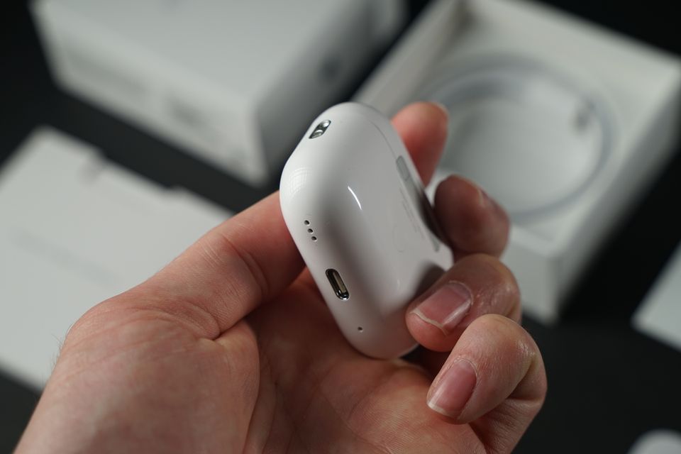 Apple Airpods Pro 2 USB-C Magsafe NEU in Ratingen
