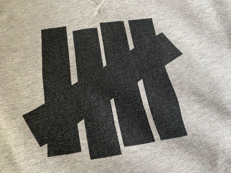 Undefeated Pullover XL undftd logo sweatshirt in Braunschweig