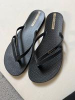 Ipanema Fipflops 41/42 Neu schwarz Sandale Zehentrenner Nordrhein-Westfalen - Essen-Margarethenhöhe Vorschau