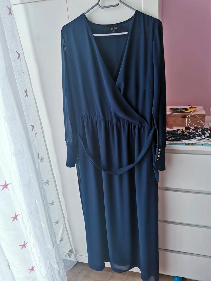 Elegantes Kleid Gr 44 neuwertig in Kirchenthumbach