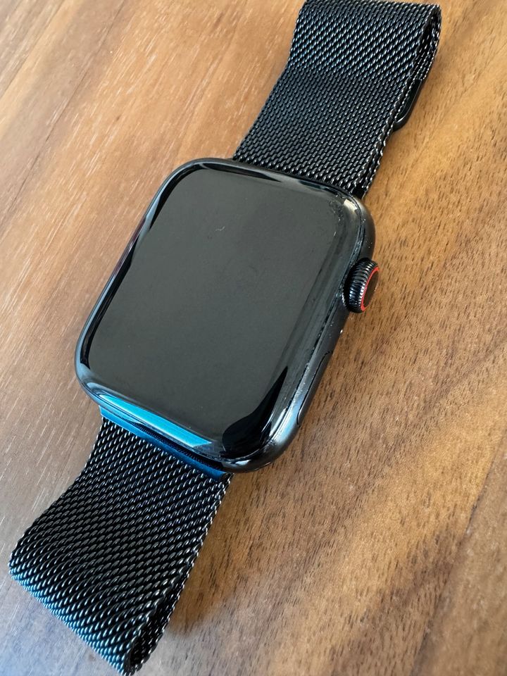 Apple Watch Series 5 Edelstahl LTE Space Schwarz (DLC) in Freudenstadt