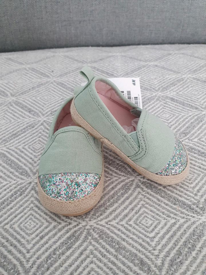 Neu H&M Mädchen Schuhe/Espadrilles Gr. 18/19 in Schwäbisch Gmünd