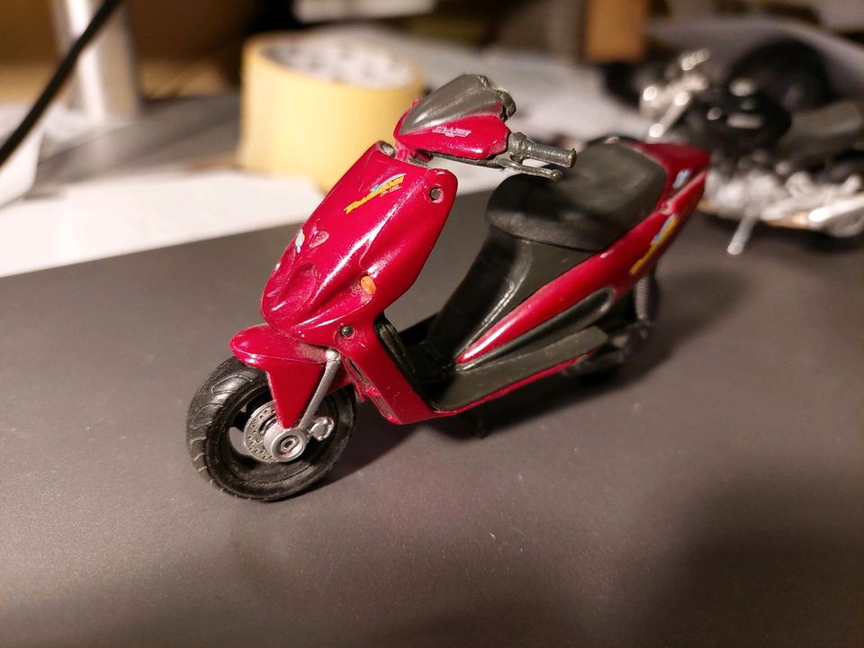 1:18 Motorroller Motorrad Suzuki Ducati Malaguti in Banteln
