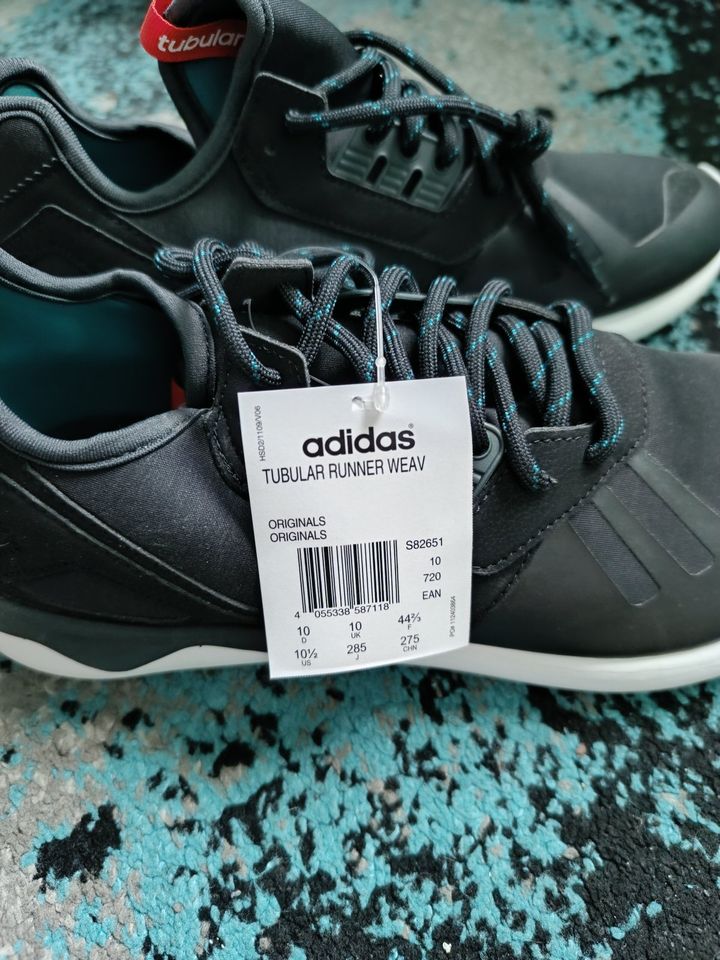 Adidas Schuhe "NEU" Größe 44,2/3 TOP in Bremen