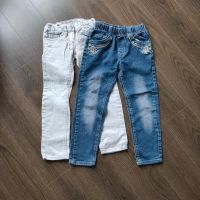 Paket Jeans Größe 110 116 Gummibund Stickerei Mädchen top Zustand Nordrhein-Westfalen - Erkrath Vorschau