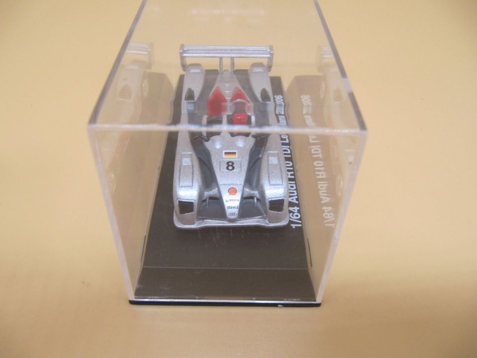 1:64 Audi R 10 TDI Le Mans 2006 Modell unter Vitrine !!! in Eystrup