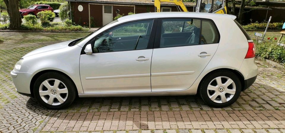 VW Golf 5, 1,6L Benzin 102 PS LPG Autogas Anlage TOP ZUSTAND in Stuttgart