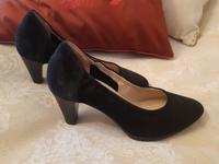 Neuwertig: Elegante Högl Damen Wildleder Pumps Gr. 39,5 / 6 München - Au-Haidhausen Vorschau