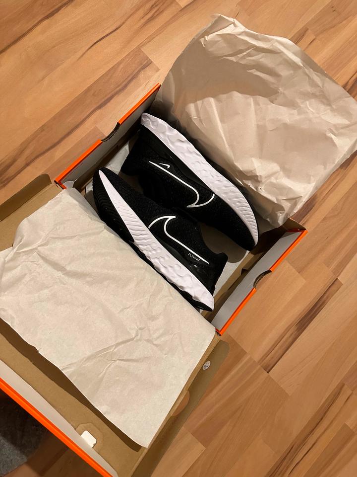 Nike React Infinity Run FK 3 Laufschuhe (Schwarz) EUR 45. NEU in Duisburg