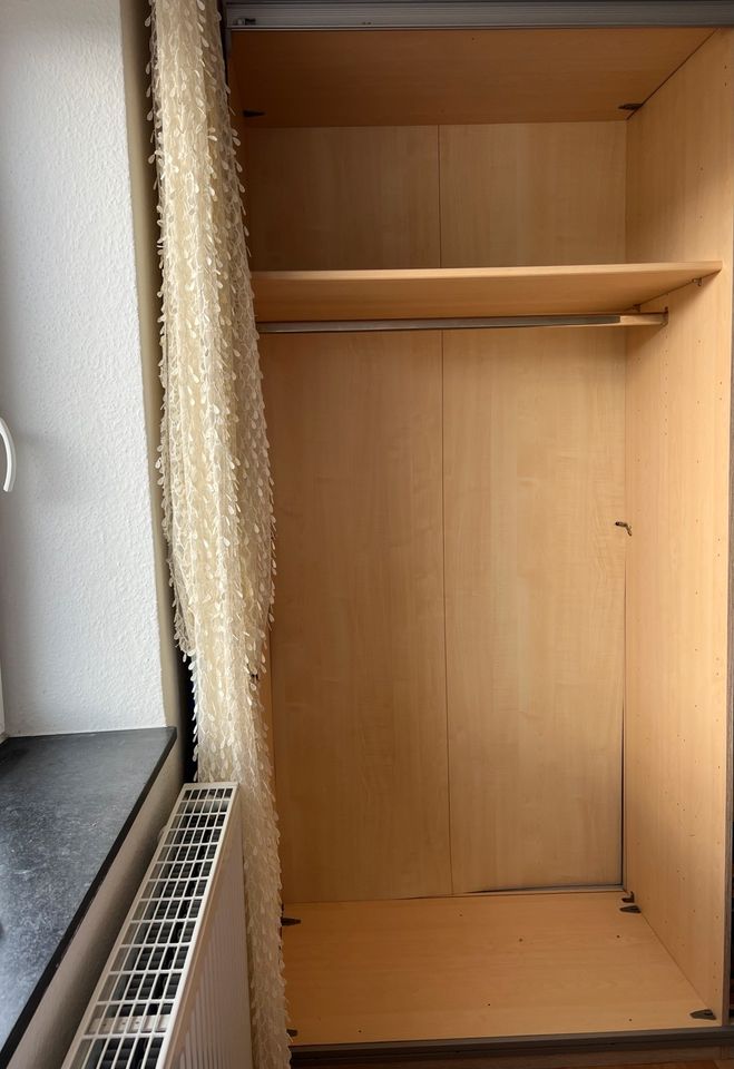 Kleiderschrank (groß) in Seelze